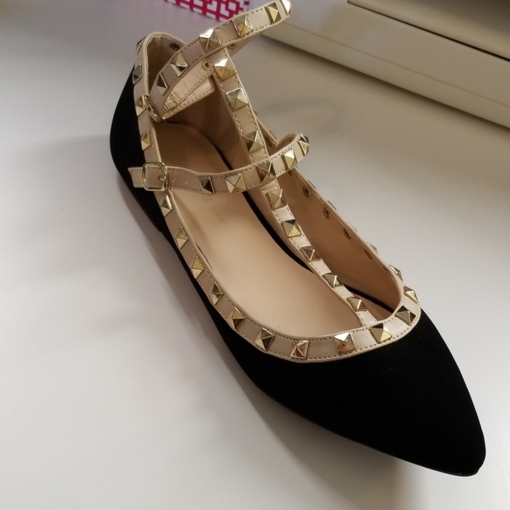 NWOT Pointed Toe Studded Flats